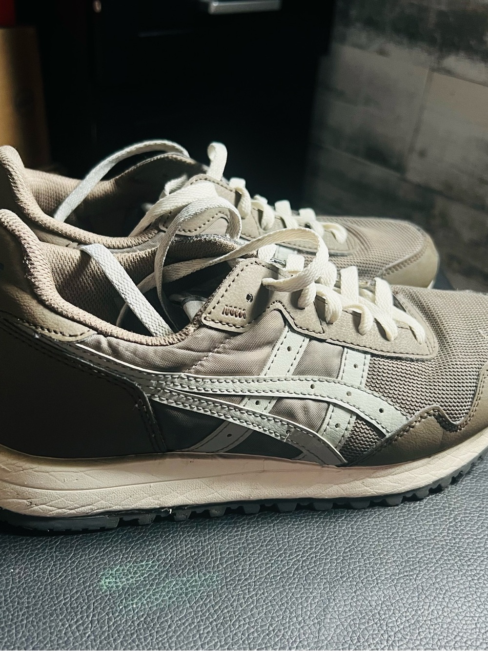 Listing Title
ASICS Tiger Runner II Sneakers DarkTaupe/Seal Grey Men 6/women71/2
